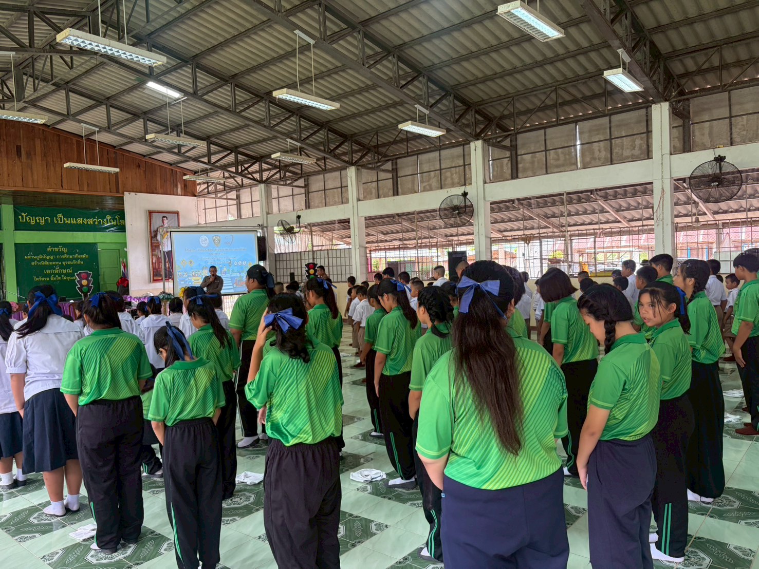 LINE_ALBUM_จราจร น้ำริน17669_260617_2