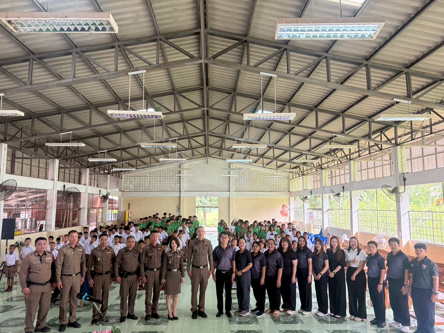 LINE_ALBUM_จราจร น้ำริน17669_260617_29